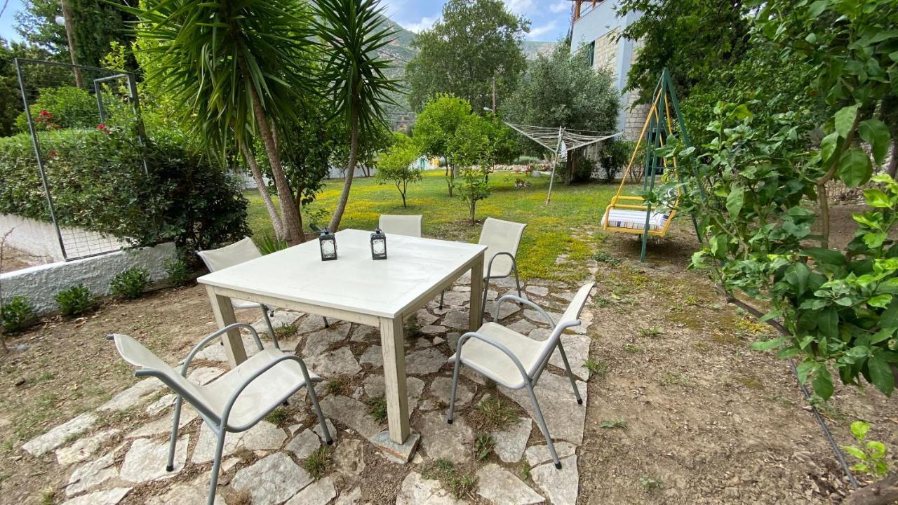 Steinturm Mit Dach-Terrasse Zwischen Fluss, Meer Und Gebirge- Spiti Pirgos Paralia Sergoulas Buitenkant foto