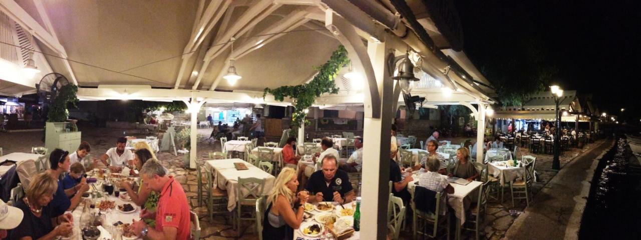 Steinturm Mit Dach-Terrasse Zwischen Fluss, Meer Und Gebirge- Spiti Pirgos Paralia Sergoulas Buitenkant foto